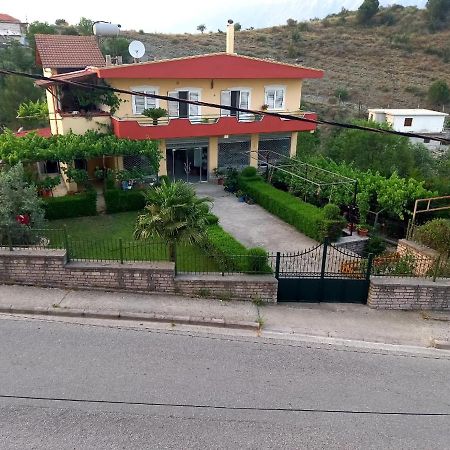 Manthoguesthouse Gjirokastër Dış mekan fotoğraf