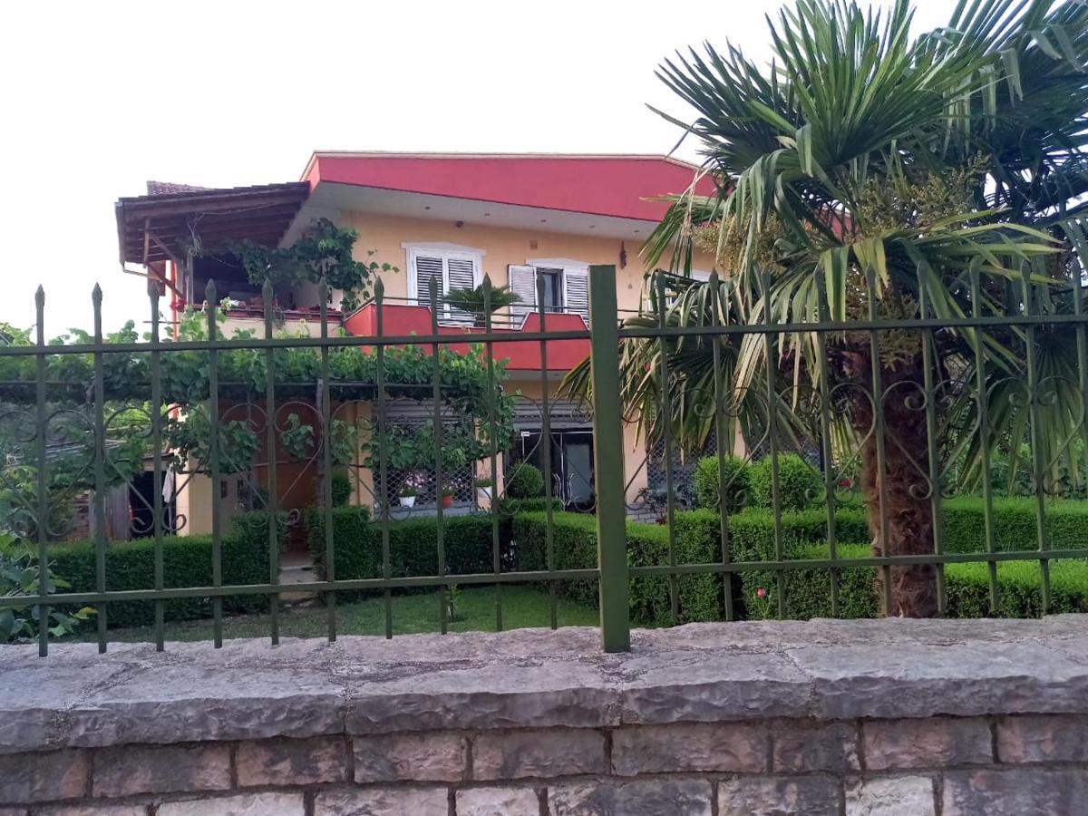 Manthoguesthouse Gjirokastër Dış mekan fotoğraf